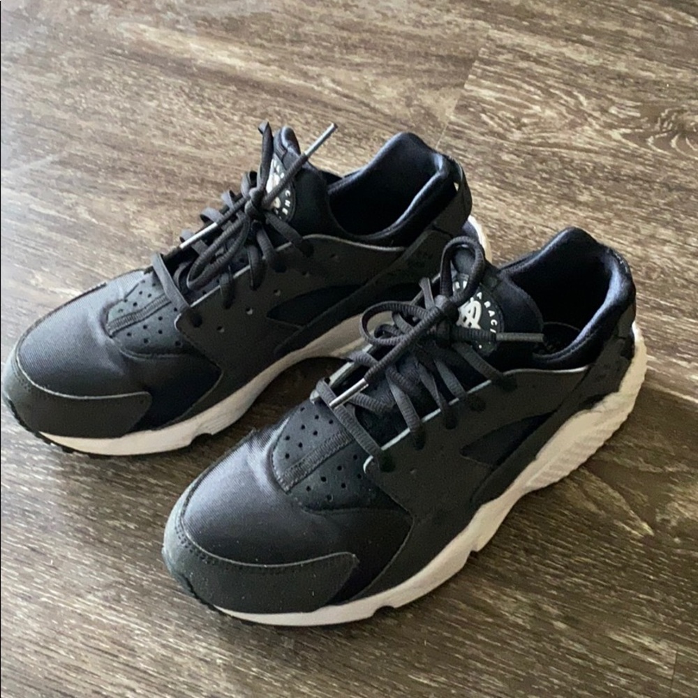 Nike hurache Womens 9.5